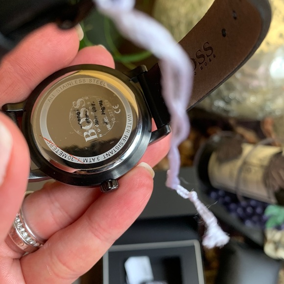 SOLD⛔️Authentic BOSS 42 Ionic plated steel leather watch - Picture 8 of 13